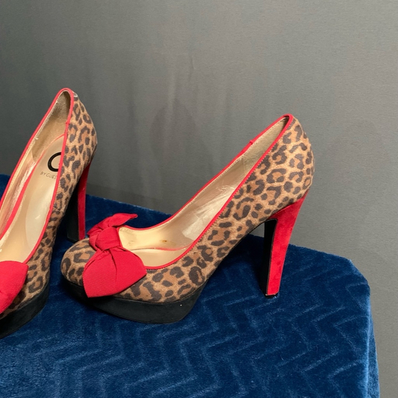 Women's Guess Heels, Size 10M, Leopard Print, Red Bow - Picture 3 of 9